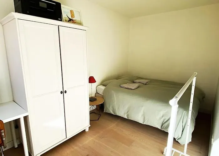 Classy Flat With Awesome View And Great Location!