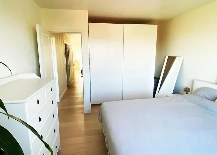Classy Flat With Awesome View And Great Location!